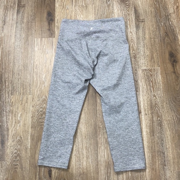 Old navy active Capri pants - Picture 2 of 4